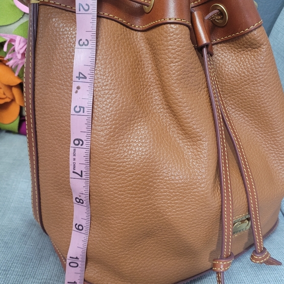 DOONEY AND BOURKE SAFFIANO KENDALL CROSSBODY BAG /WITH COIN BAG KEEY CHAIN - Picture 5 of 16